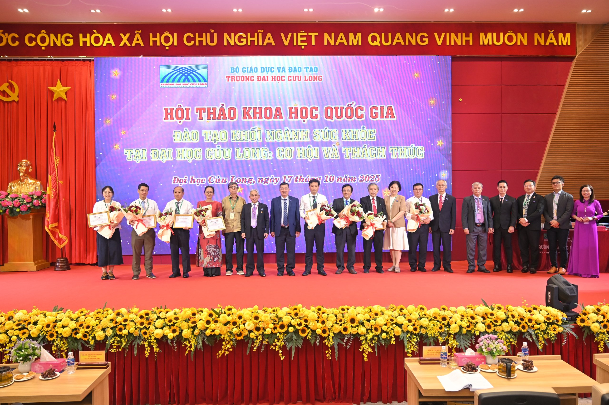 500 nhà khoa học và 2.000 đại biểu tham dự hội thảo khoa học do Trường ĐH Cửu Long tổ chức - Ảnh 7.