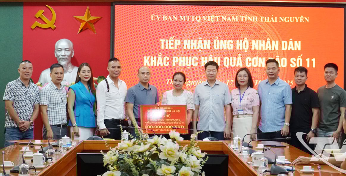 Comrade Dinh Quang Tuyen, Deputy Secretary of the Provincial Party Committee, Chairman of the Fatherland Front Committee of Thai Nguyen province, received support from the delegations.