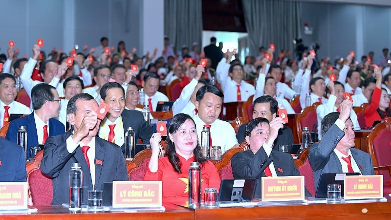 បោះឆ្នោតអនុម័តសេចក្តីសម្រេចចិត្តអាណត្តិ ២០២៥-២០៣០ នៅមហាសន្និបាតគណៈប្រតិភូគណៈកម្មាធិការបក្សខេត្ត Ca Mau។
