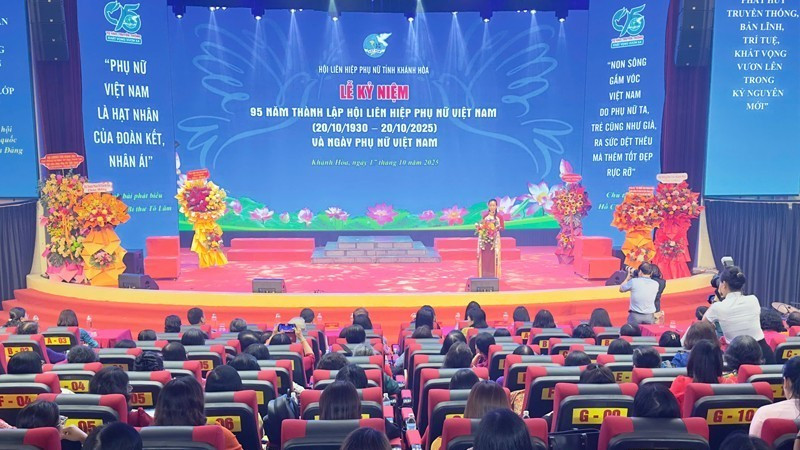 Quang cảnh buổi lễ. (Ảnh VŨ TÂN)