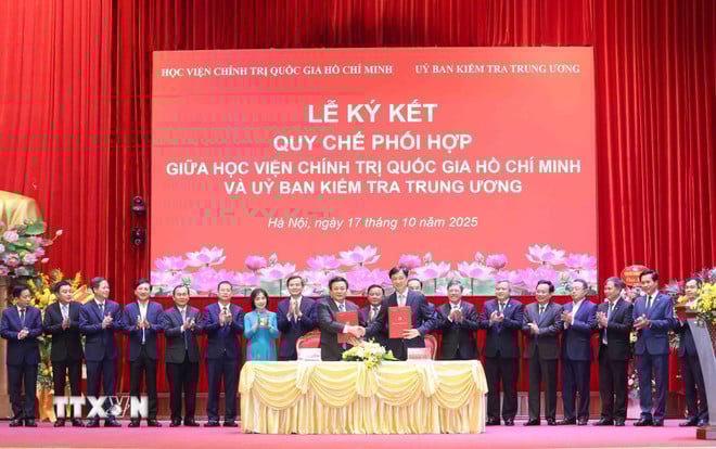ttxvn-le-cong-bo-quyet-dinh-thanh-lap-va-ra-mat-trung-tam-nghien-cuu-va-dao-tao-boi-duong-cong-tac-kiem-tra-dang-2.jpg