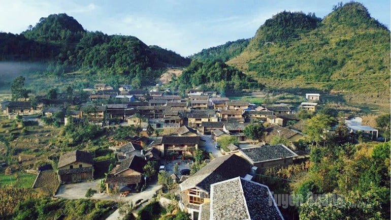 lang-van-hoa-du-lich-thon-lo-lo-chai-thu-hut-luong-lon-du-khach-boi-ve-dep-binh-di-yen-binh.jpg