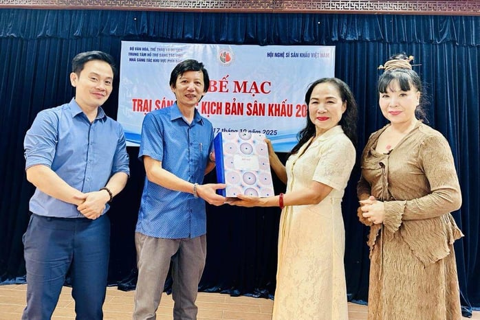 NSND Trịnh Thúy Mùi đánh giá cao chất lượng Trại sáng tác sân khấu Tam Đảo 2025 - Ảnh 1.