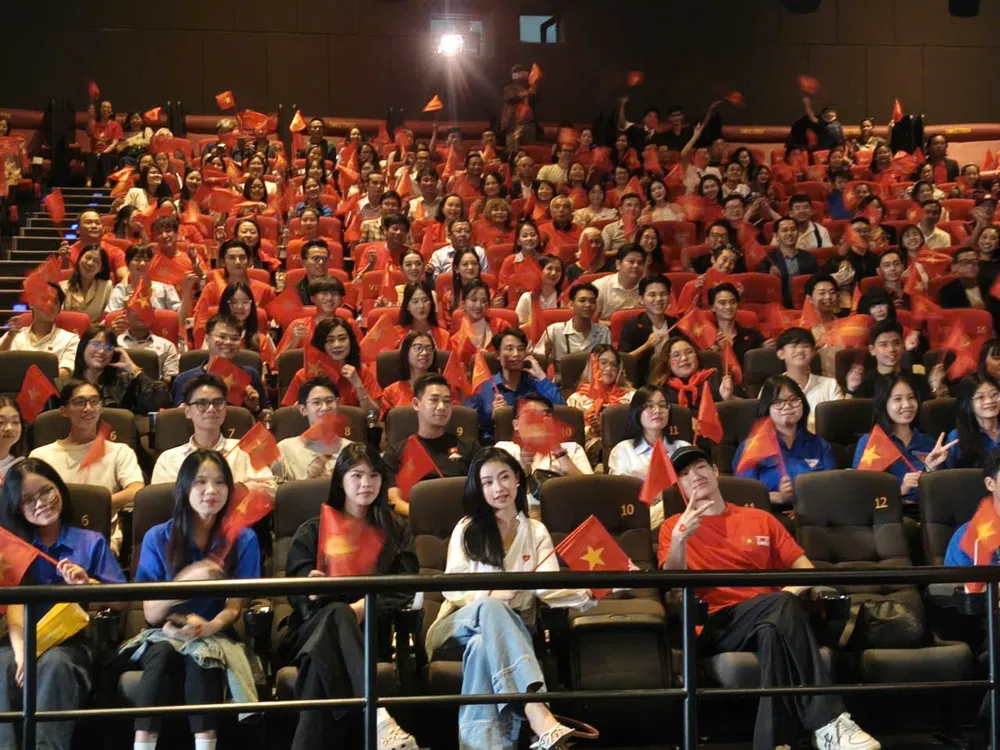 phim to quoc trong tim 1.jpg