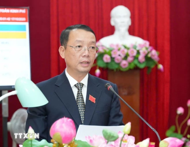 ttxvn-ong-phan-thien-dinh-duoc-bau-giu-chuc-chu-tich-ubnd-thanh-pho-hue-1710-2.jpg