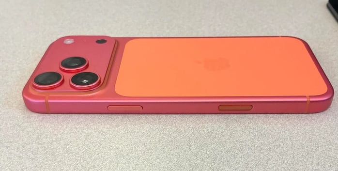 iPhone 17 Pro Max màu cam bất ngờ bị đổi màu khiến nhiều người lo lắng - Ảnh 2.