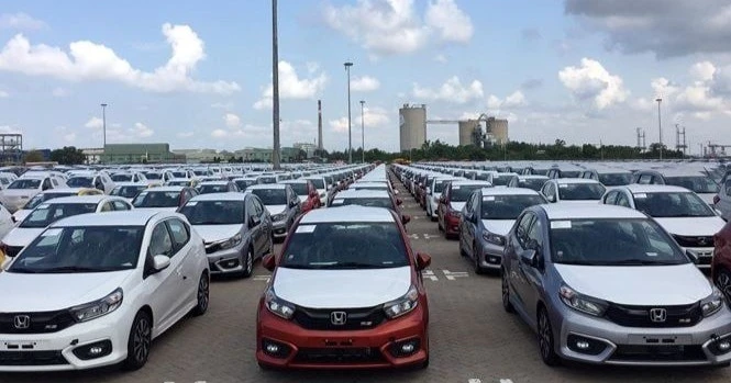 Việt Nam nhập khẩu hơn 17.290 ô tô trong tháng 9-2025