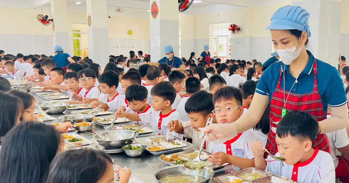 Chủ động giám sát bếp ăn tập thể ngay tại cơ sở