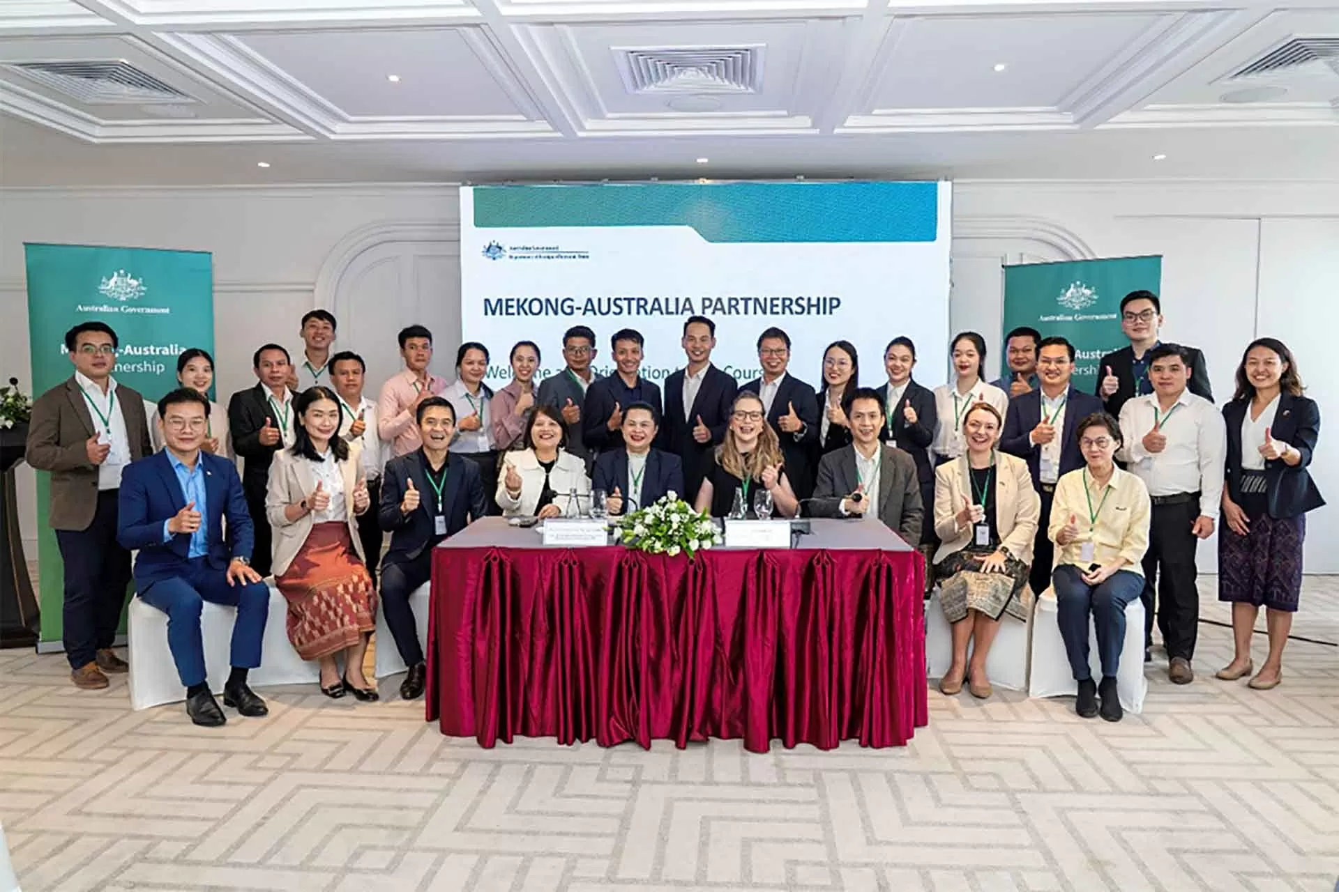 Bồi dưỡng kỹ năng biên - phiên dịch đối ngoại cho cán bộ các bộ, ngành của Lào