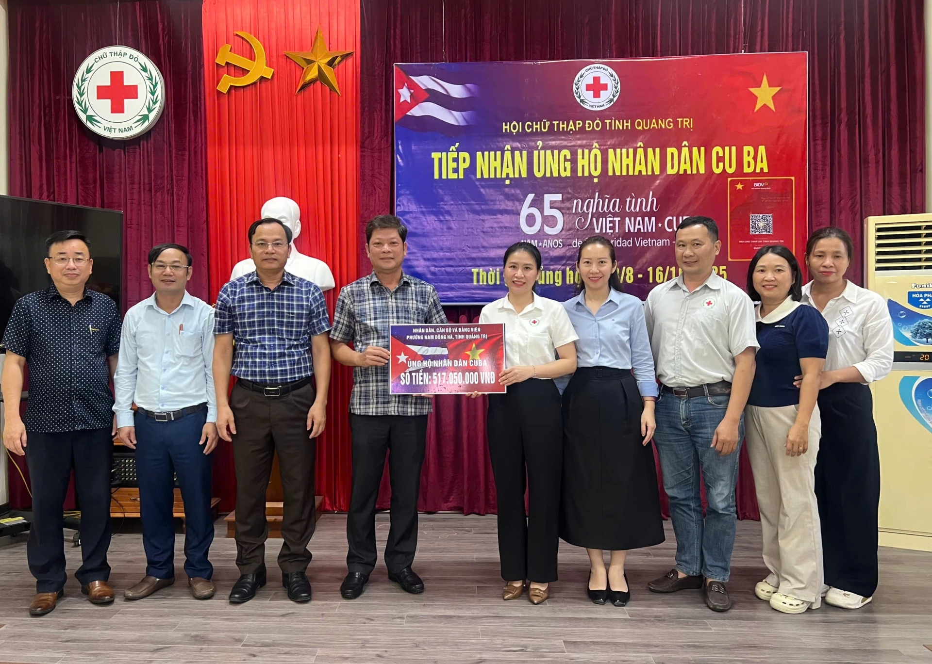 The Provincial Red Cross Society received support for the Cuban people from representatives of local leaders in Quang Tri province - Photo: T.L