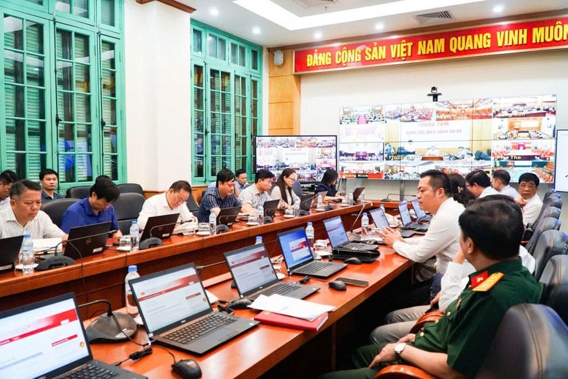 Konference o implementaci usnesení č. 57-NQ/TW se konala přímo v ústředí strany a online na ministerstvech, v pobočkách a obcích. (Foto: QUYNH TRANG)