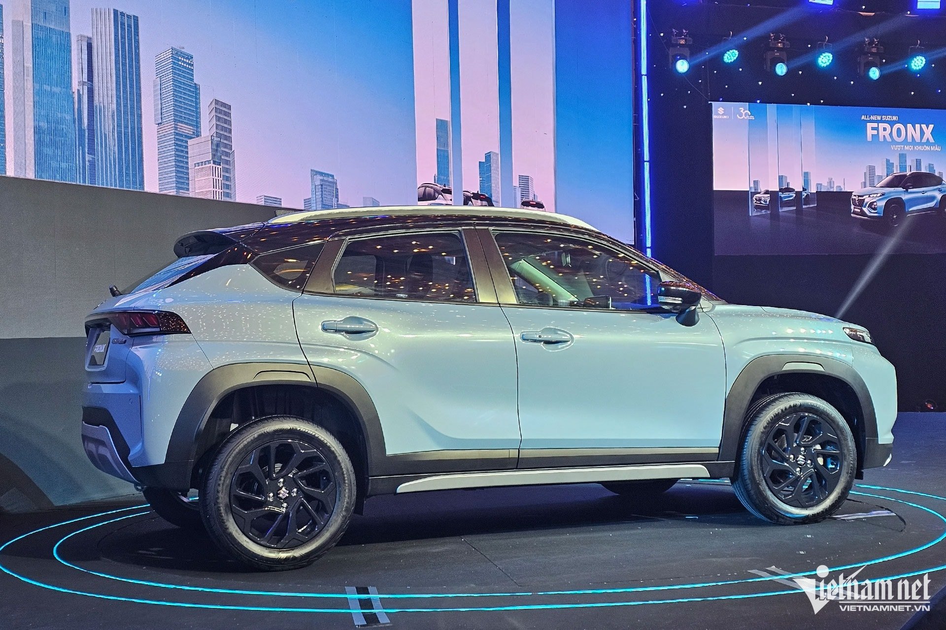 SUV 쿠페 디자인이 스즈키 프롱스를 차별화합니다. 사진: 응오 민