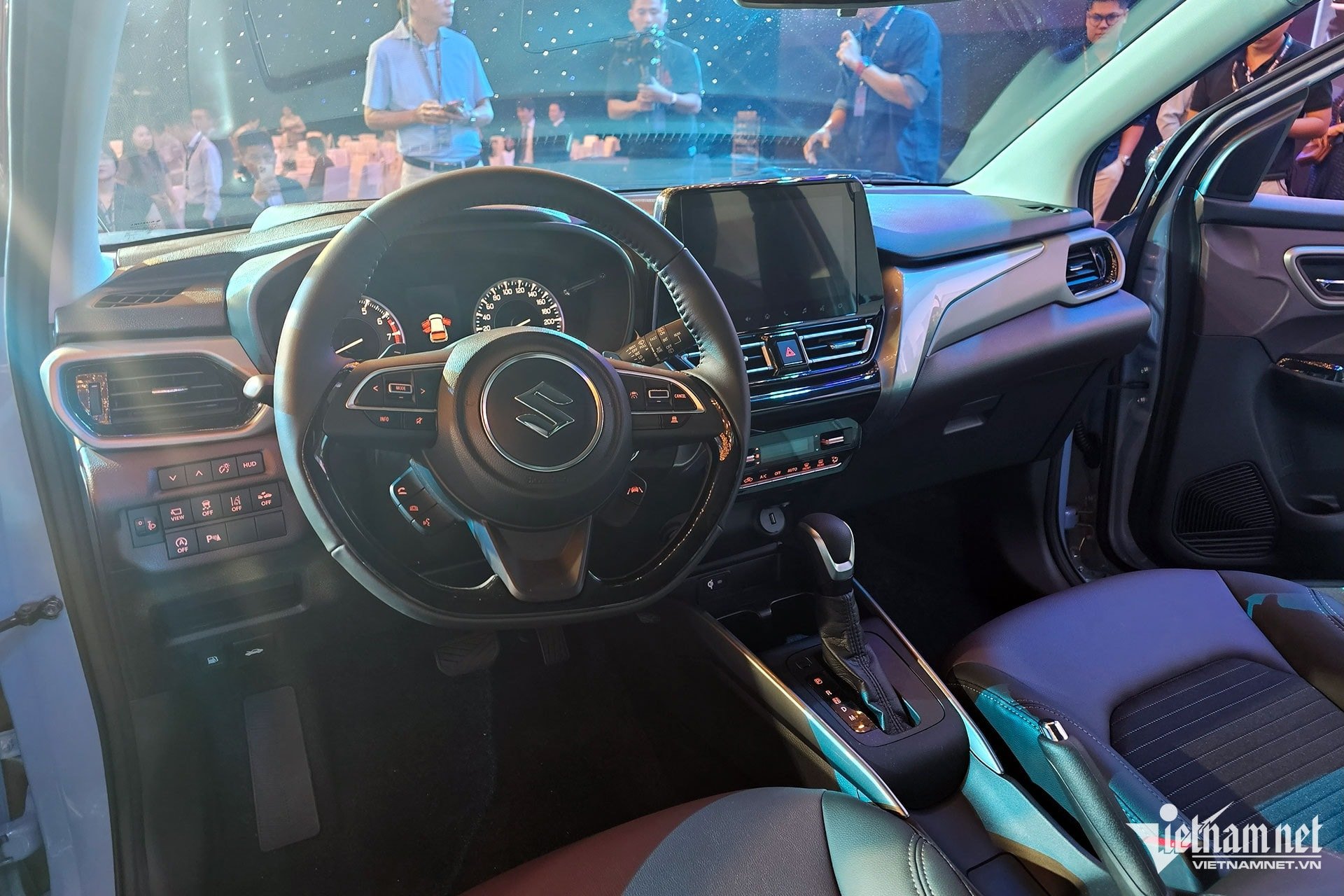 Fronx 인테리어는 Suzuki Swift의 디자인 언어를 계승했습니다. 사진: Ngo Minh