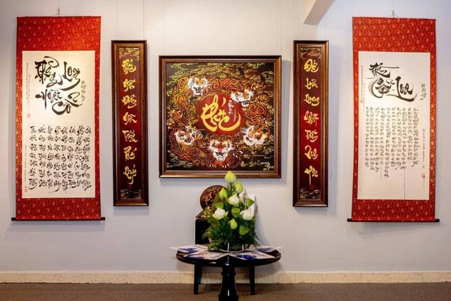 'Độc chiêu' thảo chữ trên sân khấu âm nhạc- Ảnh 5. 'Độc chiêu' thảo chữ trên sân khấu âm nhạc- Ảnh 5.
