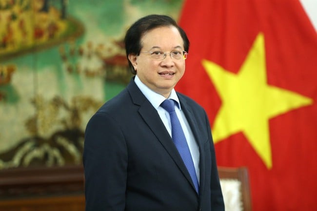 Vice-Ministro da Cultura, Esportes e Turismo Ta Quang Dong: O Ministério da Cultura, Esportes e Turismo organizou um concurso público objetivo, transparente e sério - Foto 1. Thứ trưởng Bộ VHTTDL Tạ Quang Đông: Bộ VHTTDL đã tổ chức kỳ tuyển dụng công chức khách quan, minh bạch, nghiêm túc - Ảnh 1.