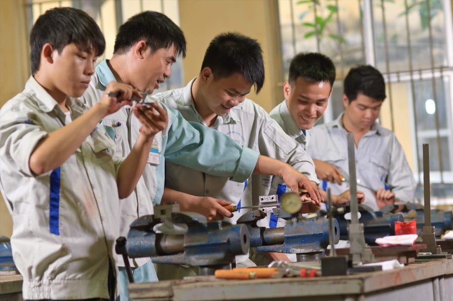 go-nut-that-cho-giao-duc-nghe-nghiep2.jpg