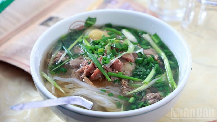 Pho - ម្ហូប​ដែល​មិន​គួរ​រំលង​ពេល​ភ្ញៀវ​ទេសចរ​មក​ប្រទេស​វៀតណាម។