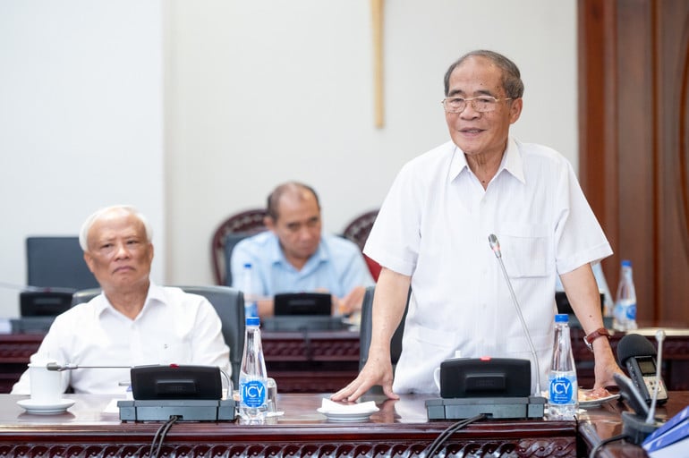 z61-6726-nguyen-uv-bct-nguyen-ctqh-nguyen-sinh-hung.jpg