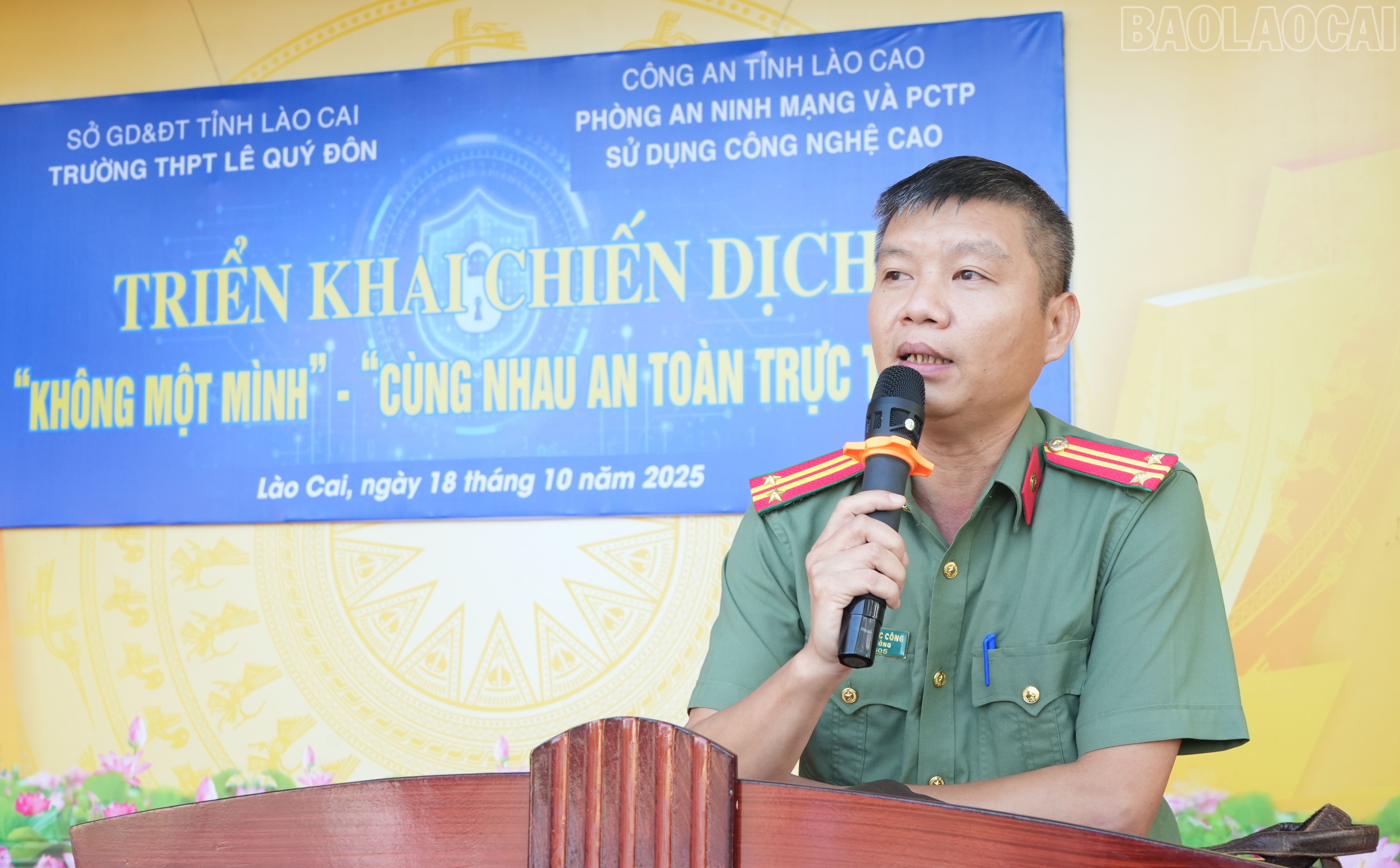 Cán bộ Phòng An ninh mạng và Phòng, chống tội phạm sử dụng công nghệ cao chia sẻ các hình thức lừa đảo mới.