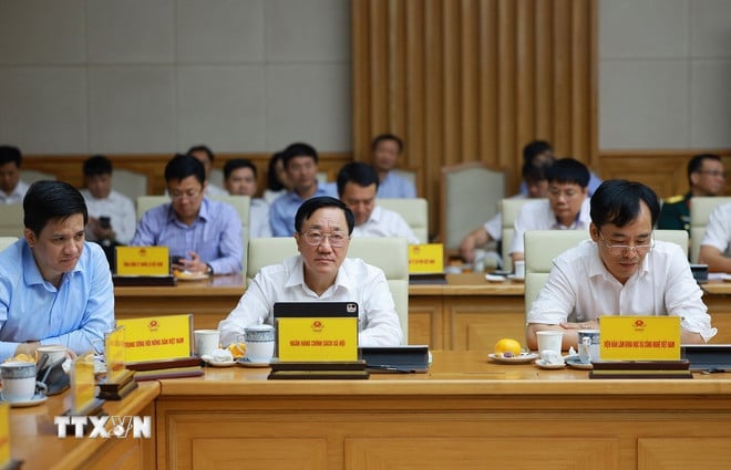 ttxvn-1810-thu-tuong-dau-tu-cong-10.jpg
