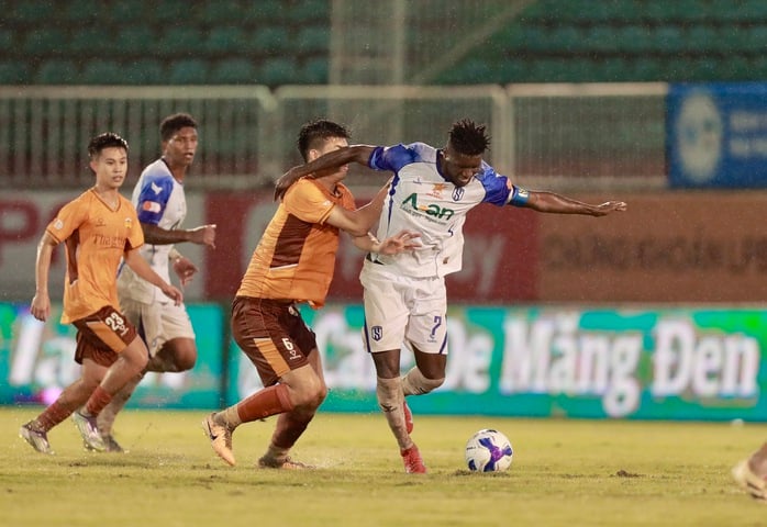 Vòng 7 V-League 2025-2026: Chờ màn thể hiện của tân HLV SLNA - Ảnh 1.