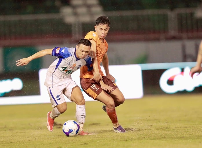 Vòng 7 V-League 2025-2026: Chờ màn thể hiện của tân HLV SLNA - Ảnh 3.
