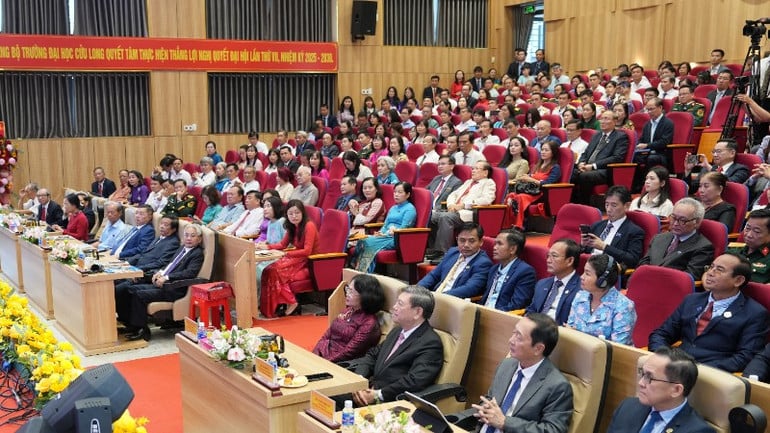 anh-3-dai-bieu-tham-du-9318.jpg