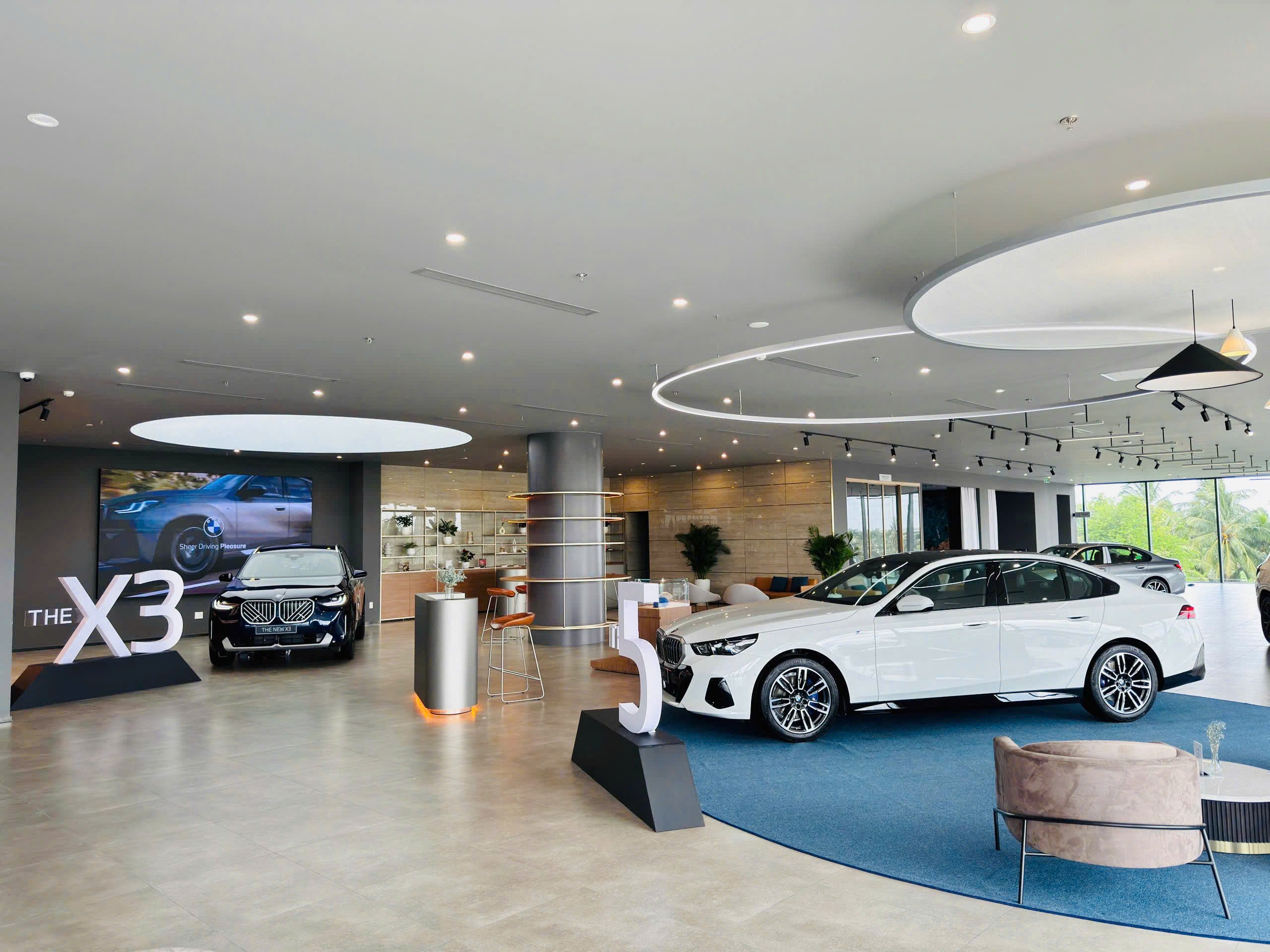បន្ទប់តាំងបង្ហាញ Tien Giang_BMW