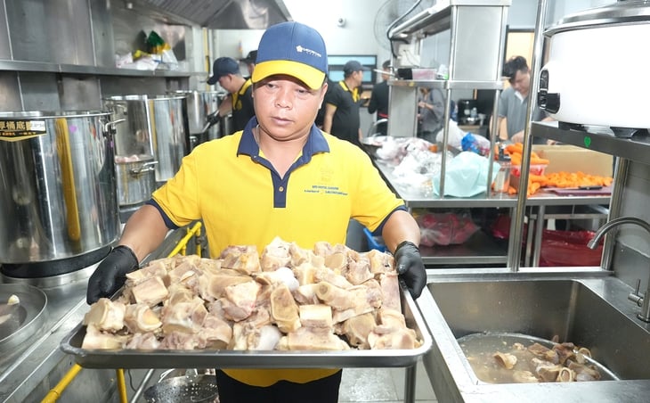 Vietnamesischer Pho-Geschmack verbreitet sich in Singapur – Foto 3. Vietnam Phở Festival - Ảnh 3.