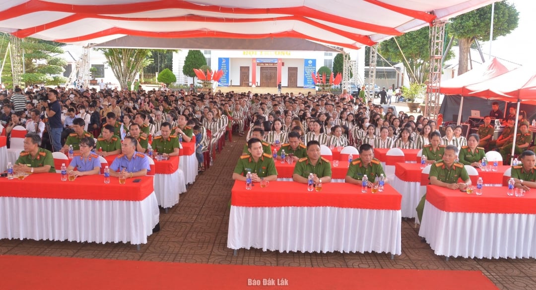 ទិដ្ឋភាពសន្និសីទ។