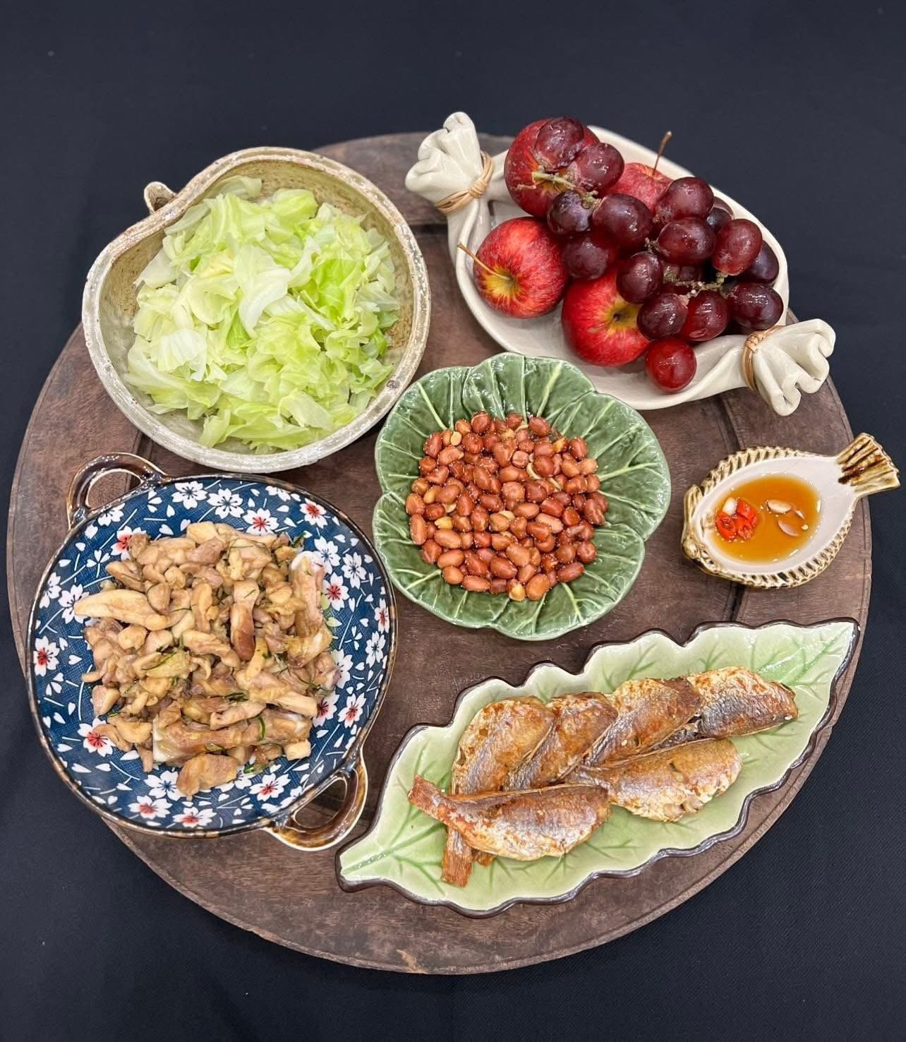 ម្ដាយអ្នកបម្រើលើយន្តហោះដ៏ស្រស់ស្អាតបានតុបតែងថាសអាហារធ្វើឲ្យអ្នករាល់គ្នាសរសើរមិនដាច់ពីមាត់ - រូបថត ៧. Tiếp viên hàng không xinh đẹp bày trí mâm cơm khiến ai cũng trầm trồ khen ngợi - Ảnh 7.
