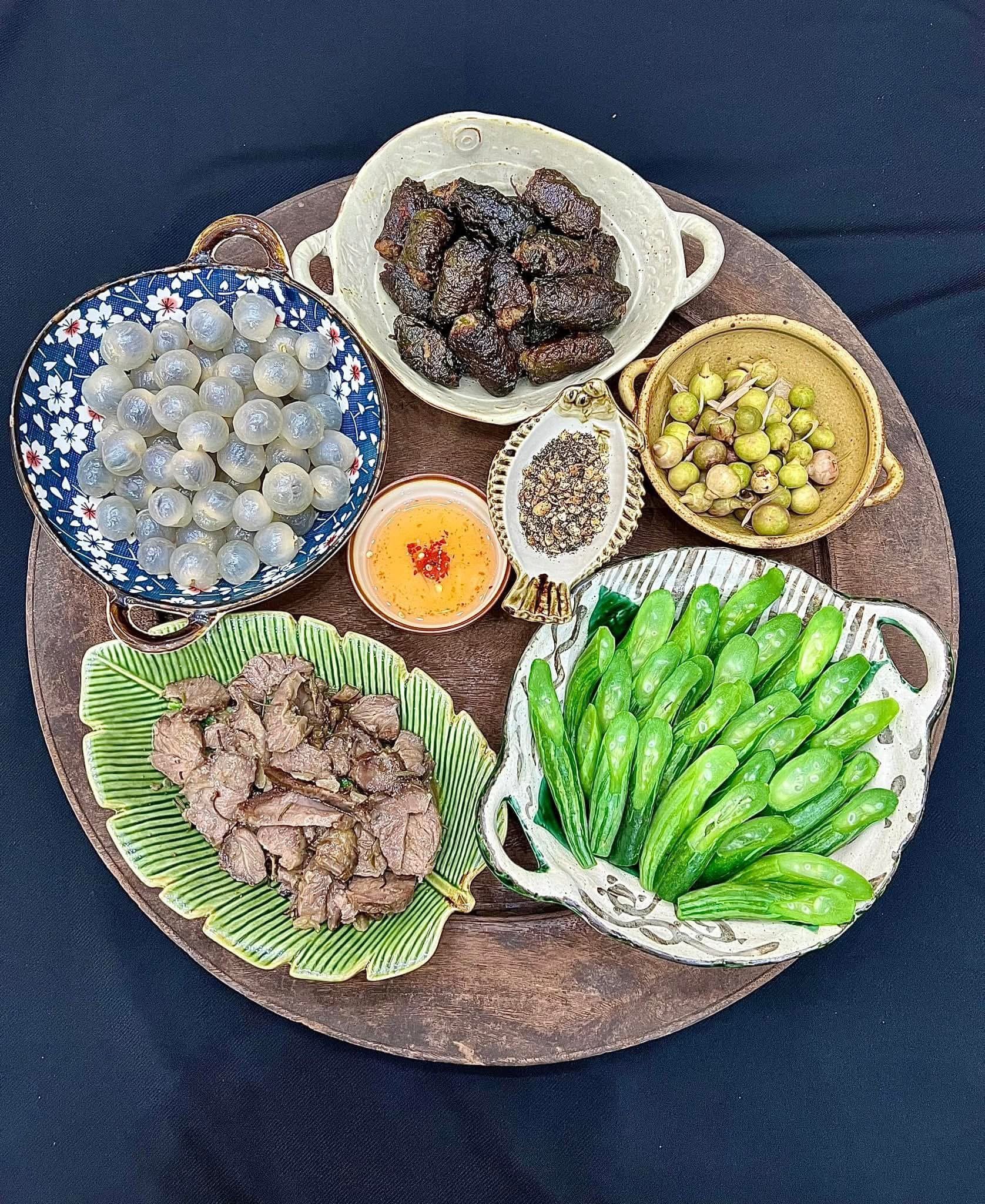 ម្ដាយអ្នកបម្រើលើយន្តហោះដ៏ស្រស់ស្អាតបានតុបតែងថាសអាហារធ្វើឱ្យអ្នករាល់គ្នាសរសើរនិងសរសើរនាង - រូបថត ១៤. Tiếp viên hàng không xinh đẹp bày trí mâm cơm khiến ai cũng trầm trồ khen ngợi - Ảnh 14.