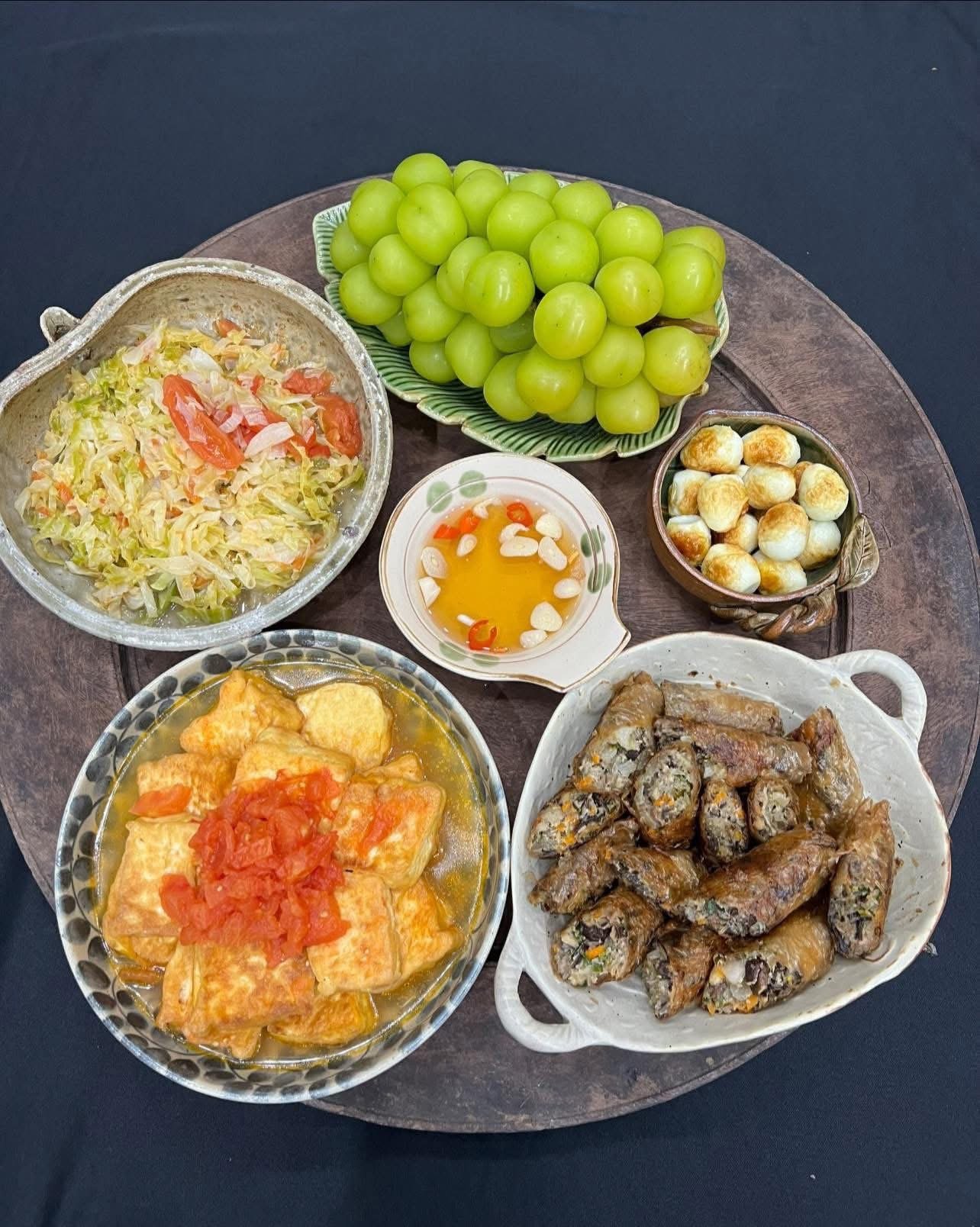 ការរៀបចំថាសអាហារដ៏ស្រស់ស្អាតរបស់អ្នកបម្រើលើយន្តហោះធ្វើឱ្យអ្នករាល់គ្នាសរសើរនិងសរសើរនាង - រូបថត ១៨. Tiếp viên hàng không xinh đẹp bày trí mâm cơm khiến ai cũng trầm trồ khen ngợi - Ảnh 18.