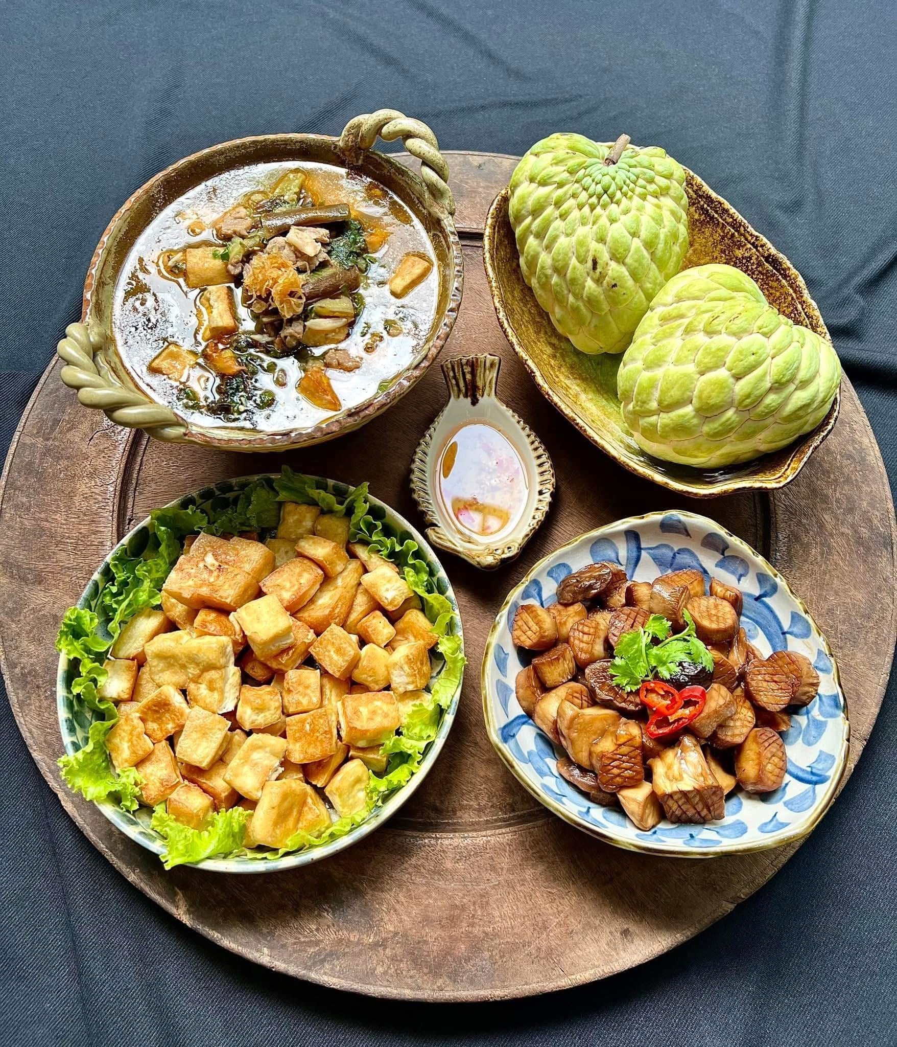 ការរៀបចំថាសអាហារដ៏ស្រស់ស្អាតរបស់អ្នកបម្រើលើយន្តហោះធ្វើឱ្យអ្នករាល់គ្នាសរសើរនិងសរសើរនាង - រូបថត ២០. Tiếp viên hàng không xinh đẹp bày trí mâm cơm khiến ai cũng trầm trồ khen ngợi - Ảnh 20.