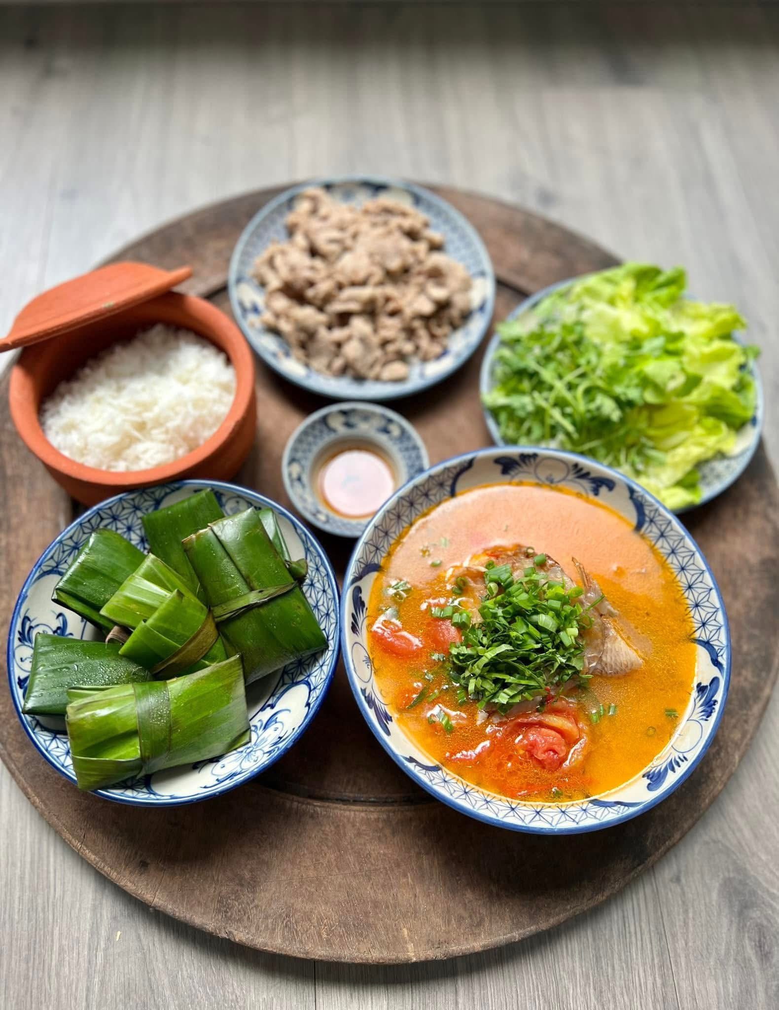 ម្ដាយអ្នកបម្រើលើយន្តហោះដ៏ស្រស់ស្អាតបានតុបតែងថាសអាហារធ្វើឱ្យអ្នករាល់គ្នាសរសើរនិងសរសើរនាង - រូបថត ៣១. Tiếp viên hàng không xinh đẹp bày trí mâm cơm khiến ai cũng trầm trồ khen ngợi - Ảnh 31.