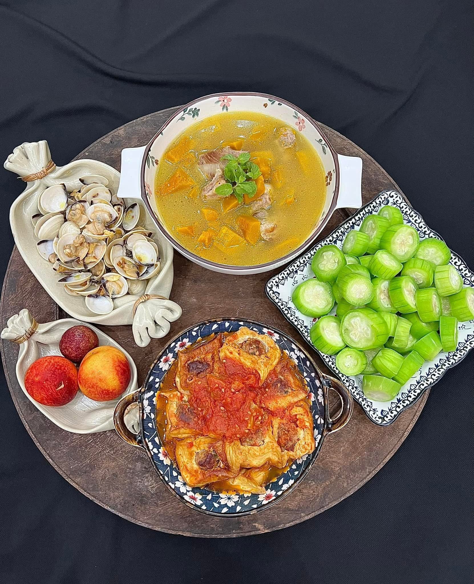 ម្ដាយរបស់អ្នកបម្រើលើយន្តហោះដ៏ស្រស់ស្អាតបានតុបតែងថាសអាហារធ្វើឱ្យអ្នករាល់គ្នាសរសើរនិងសរសើរនាង - រូបថត 32 ។ Tiếp viên hàng không xinh đẹp bày trí mâm cơm khiến ai cũng trầm trồ khen ngợi - Ảnh 32.