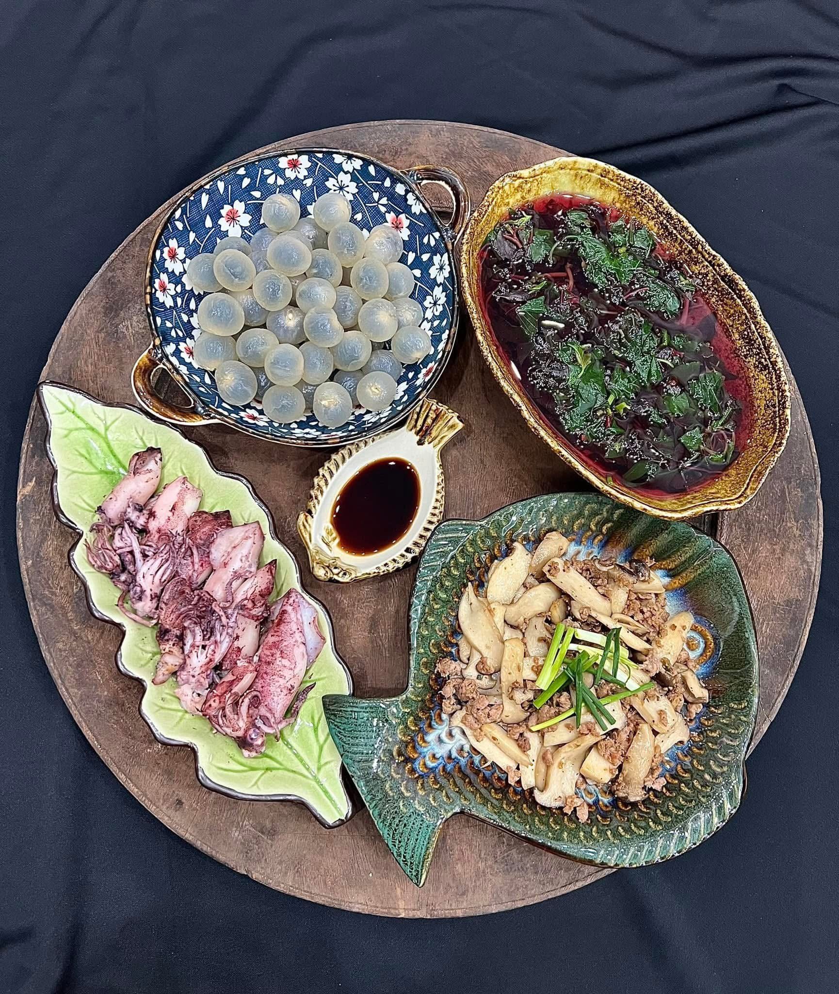 ការរៀបចំថាសអាហារដ៏ស្រស់ស្អាតរបស់អ្នកបម្រើលើយន្តហោះធ្វើឱ្យអ្នករាល់គ្នាសរសើរនិងសរសើរនាង - រូបថត 33. Tiếp viên hàng không xinh đẹp bày trí mâm cơm khiến ai cũng trầm trồ khen ngợi - Ảnh 33.