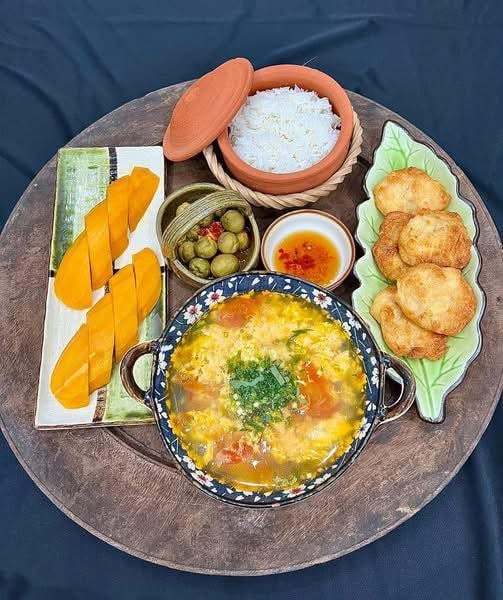 ម្ដាយរបស់អ្នកបម្រើលើយន្តហោះដ៏ស្រស់ស្អាតបានតុបតែងថាសអាហារធ្វើឱ្យអ្នករាល់គ្នាសរសើរនិងសរសើរនាង - រូបថត ៣៧. Tiếp viên hàng không xinh đẹp bày trí mâm cơm khiến ai cũng trầm trồ khen ngợi - Ảnh 37.