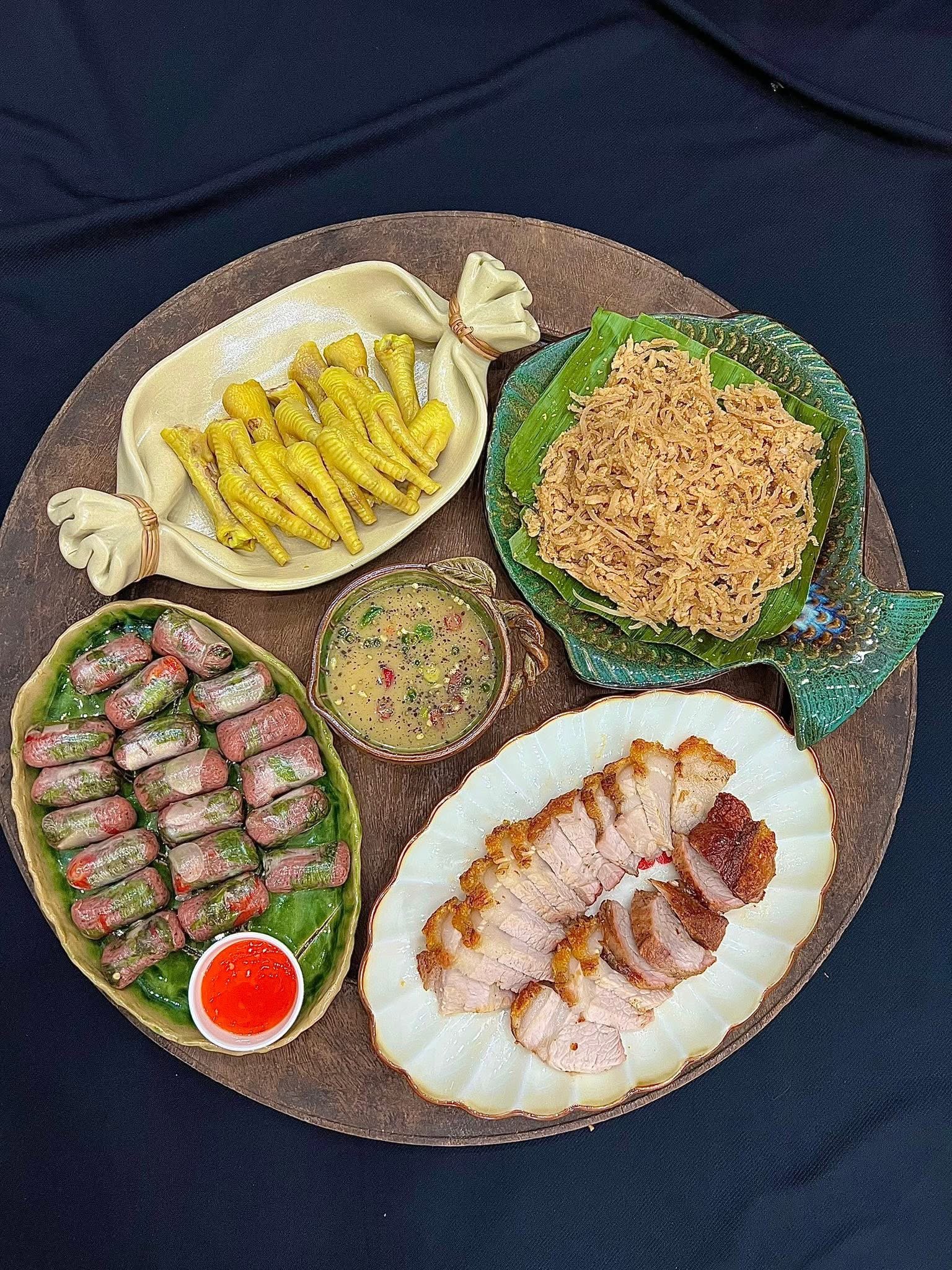 ការរៀបចំថាសអាហាររបស់អ្នកបម្រើលើយន្តហោះដ៏ស្រស់ស្អាត ធ្វើឱ្យអ្នករាល់គ្នាកោតសរសើរ និងសរសើរនាង - រូបថត ៣៩. Tiếp viên hàng không xinh đẹp bày trí mâm cơm khiến ai cũng trầm trồ khen ngợi - Ảnh 39.