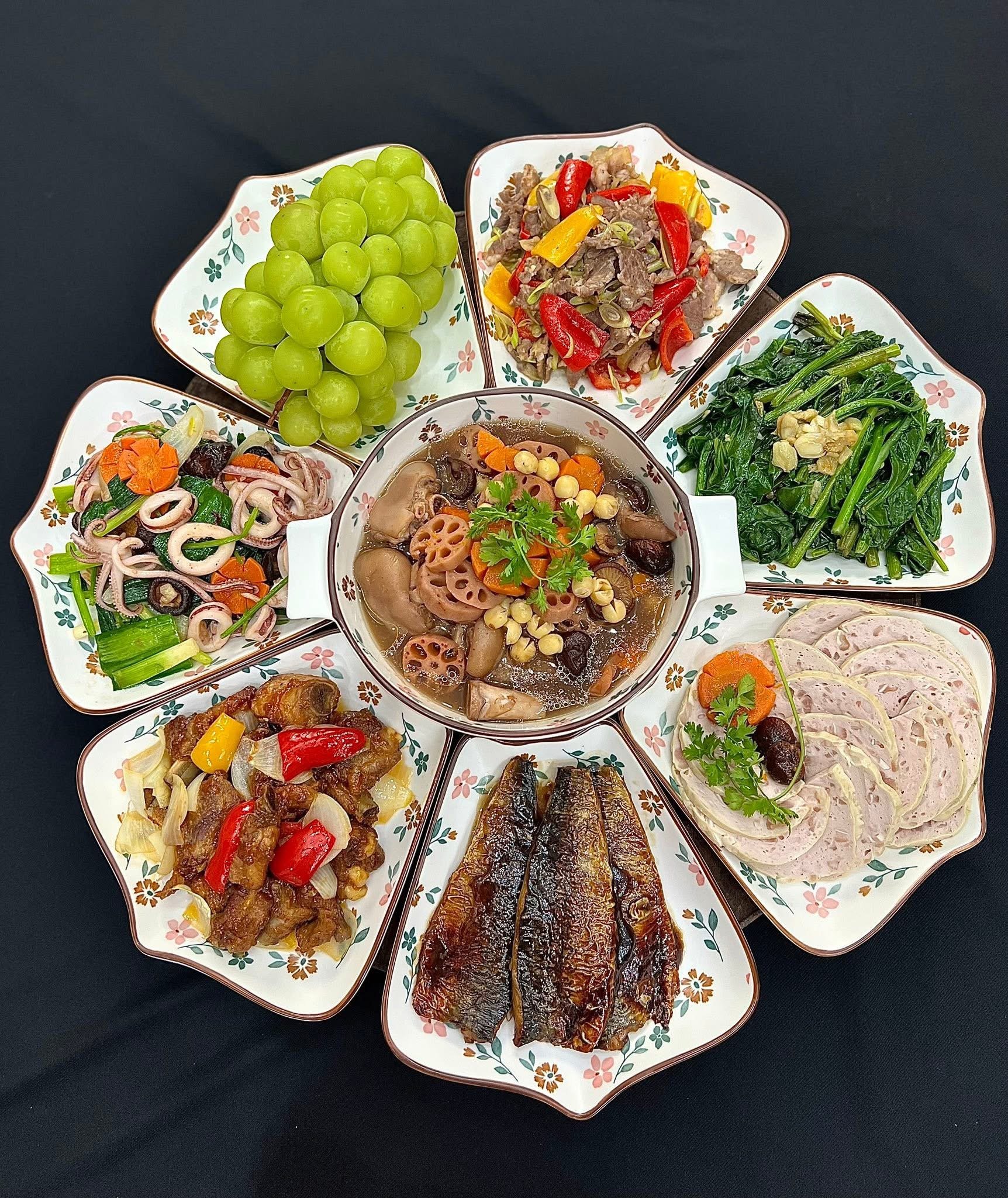 ម្ដាយរបស់អ្នកបម្រើលើយន្តហោះដ៏ស្រស់ស្អាតបានតុបតែងថាសអាហារធ្វើឱ្យអ្នករាល់គ្នាសរសើរនិងសរសើរនាង - រូបថត 45 ។ Tiếp viên hàng không xinh đẹp bày trí mâm cơm khiến ai cũng trầm trồ khen ngợi - Ảnh 45.
