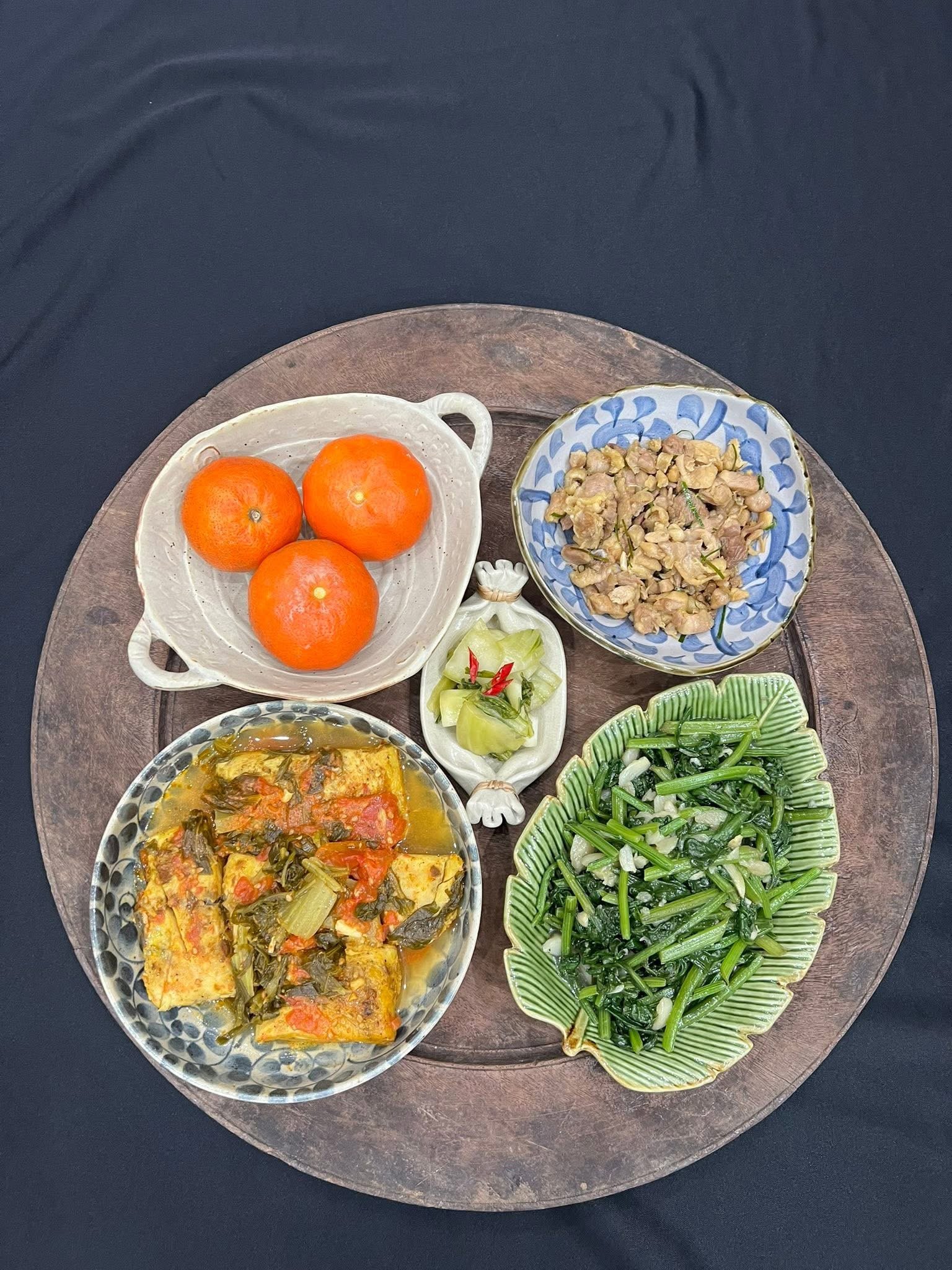ម្ដាយរបស់អ្នកបម្រើលើយន្តហោះដ៏ស្រស់ស្អាតបានតុបតែងថាសអាហារធ្វើឱ្យអ្នករាល់គ្នាសរសើរនិងសរសើរនាង - រូបថត ៤៦. Tiếp viên hàng không xinh đẹp bày trí mâm cơm khiến ai cũng trầm trồ khen ngợi - Ảnh 46.