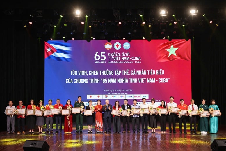 Sammendrag av programmet for å støtte det kubanske folket og utdeling av priser for komponering av vietnamesisk-cubanske sanger - Bilde 2. Tổng kết chương trình vận động ủng hộ nhân dân Cuba và trao giải sáng tác ca khúc Việt Nam-Cuba- Ảnh 2.