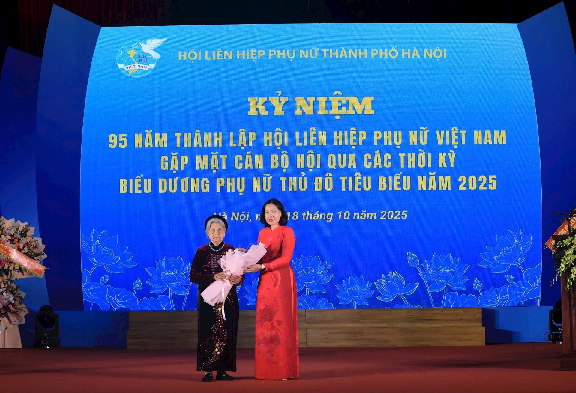 le-kim-anh-tang-hoa-mvnah.jpg