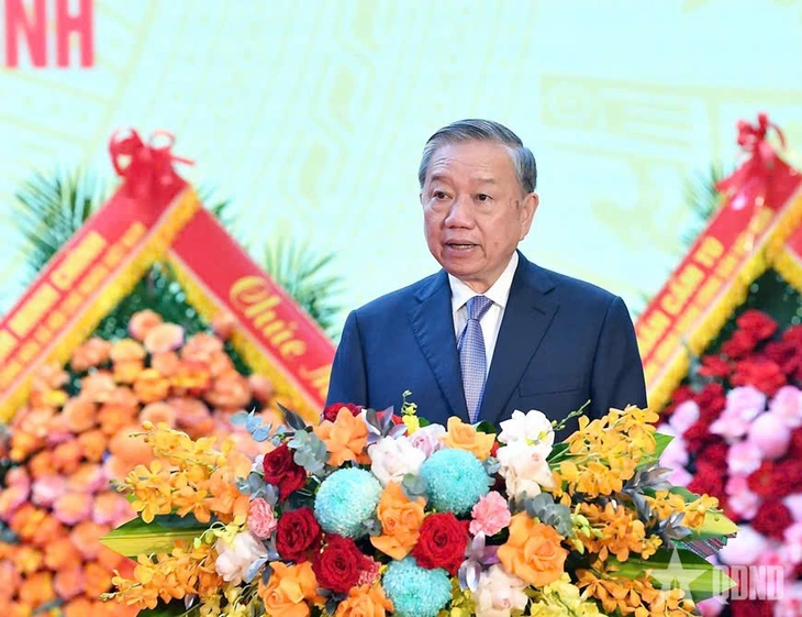 El Secretario General To Lam entrega la Medalla Ho Chi Minh al Departamento General II - Foto 2. Tổng Bí thư Tô Lâm trao Huân chương Hồ Chí Minh cho Tổng cục II - Ảnh 2.