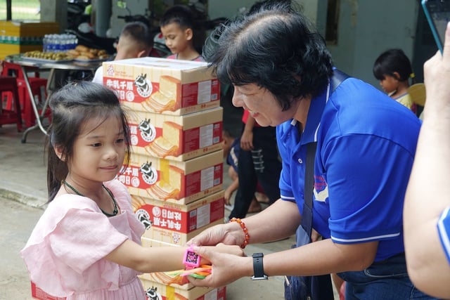 Hơi ấm trao tay - nơi yêu thương nảy mầm - Ảnh 2.
