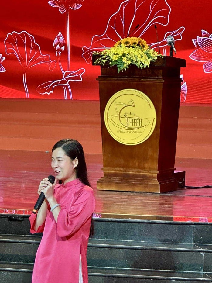 Đan Trường, Lâm Vỹ Dạ và nhiều nghệ sĩ xúc động tham dự Hội nghị tổng kết 50 năm nền VHNT TP HCM - Ảnh 2.