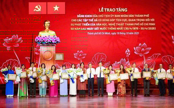 Đan Trường, Lâm Vỹ Dạ và nhiều nghệ sĩ xúc động tham dự Hội nghị tổng kết 50 năm nền VHNT TP HCM - Ảnh 6.