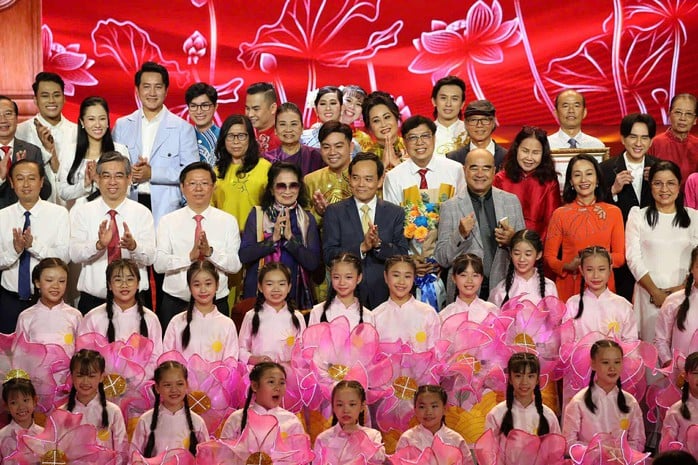 Đan Trường, Lâm Vỹ Dạ và nhiều nghệ sĩ xúc động tham dự Hội nghị tổng kết 50 năm nền VHNT TP HCM - Ảnh 7.