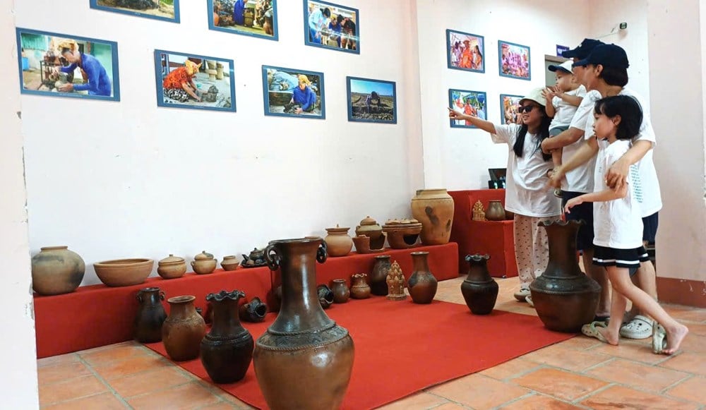 Khanh Hoa: Tentoonstelling en introductie van foto's en artefacten over het Kate Festival - foto 1
