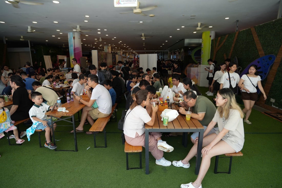 Le festival vietnamien Pho vient d'ouvrir : le Pho est complet, la soupe de nouilles au bœuf et le pain de Hue ne sont pas loin derrière - Photo 7. Vietnam Phở Festival - Ảnh 7.